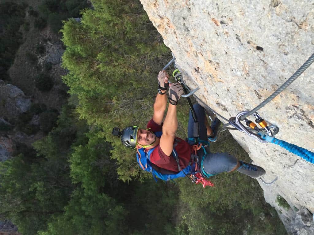 montañismo, rutas de senderismo, escalada y aventura al aire libre